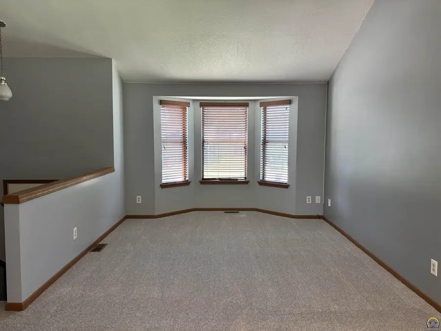 7222 SW 25th Ct, Topeka, KS 66614 - #2