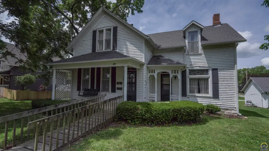 225 New York Ave, Holton, KS 66436 - #2