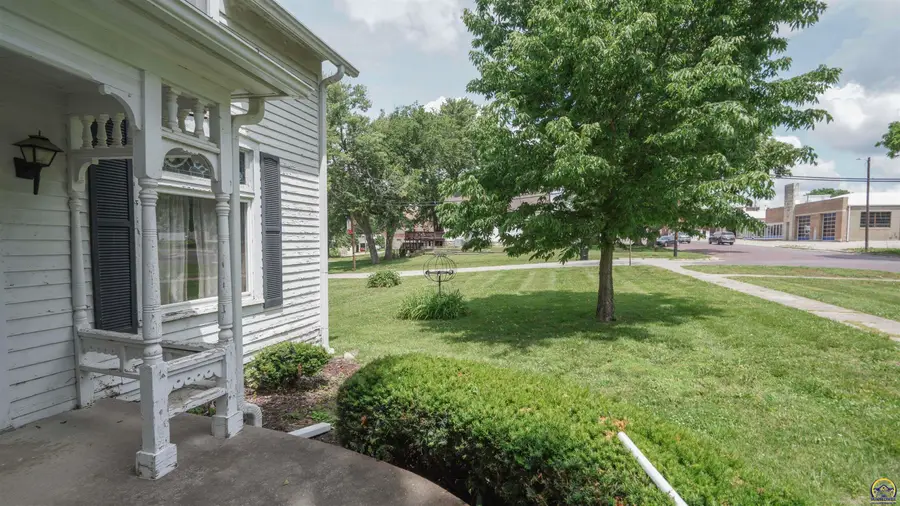 225 New York Ave, Holton, KS 66436 - #3