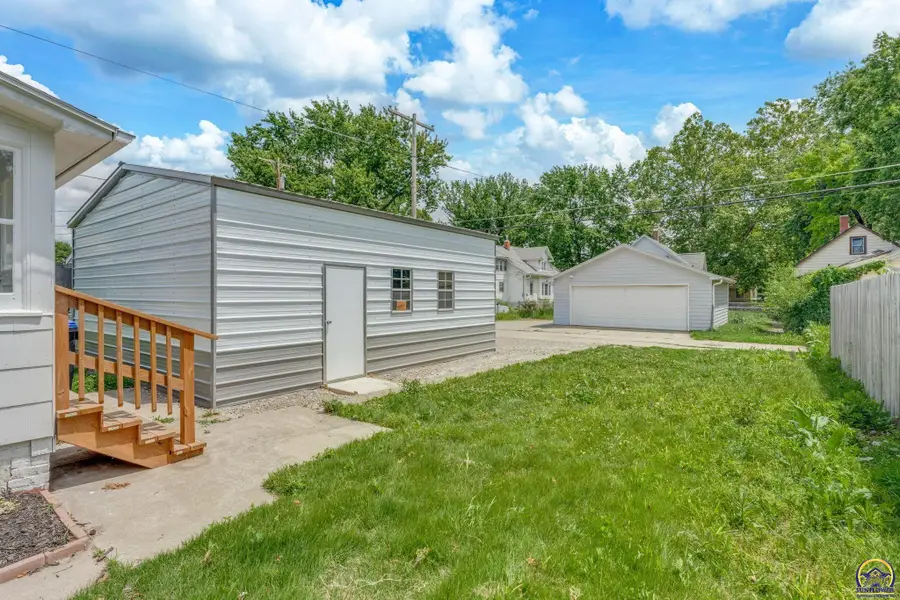 418 NE Wilson Ave, Topeka, KS 66616 - #3