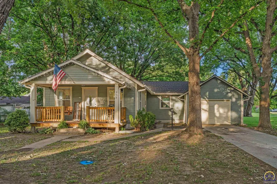 302 Masche St, Silver Lake, KS 66539 - #2
