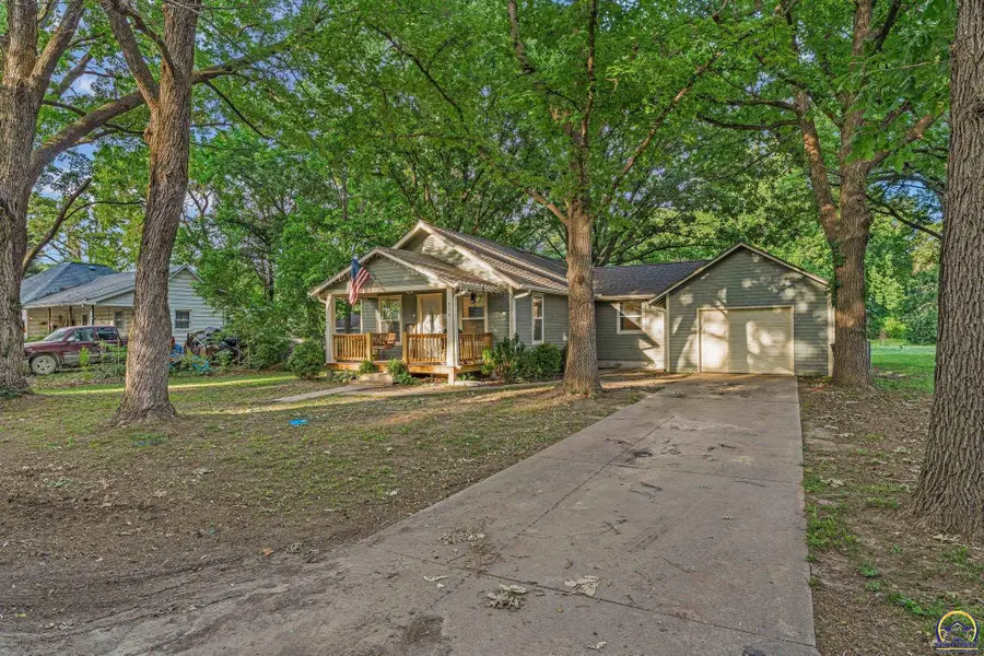 302 Masche St, Silver Lake, KS 66539 - #3