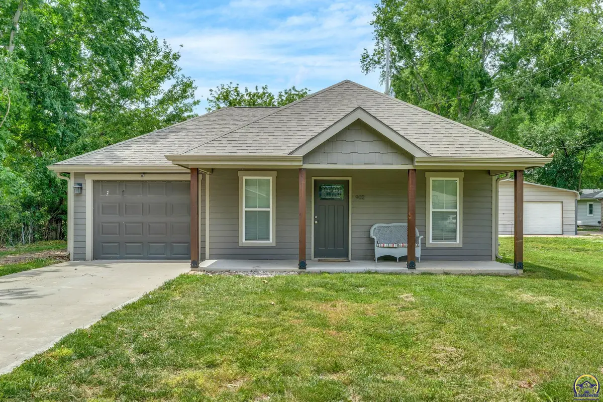 902 Harland Ct, Perry, KS 66073 - #1
