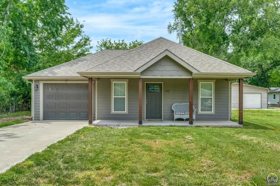 902 Harland Ct, Perry, KS 66073 - #3