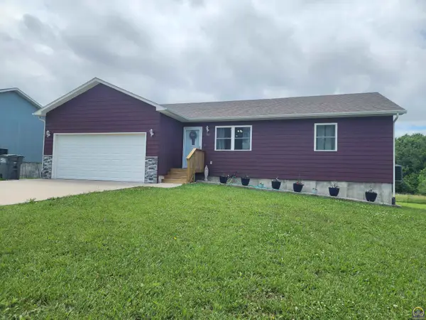 901 Riverside Ct, Emporia, KS 66801