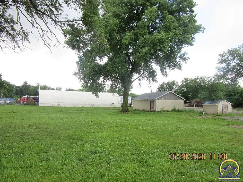 207 SE Woodland Ave, Topeka, KS 66607 - #1