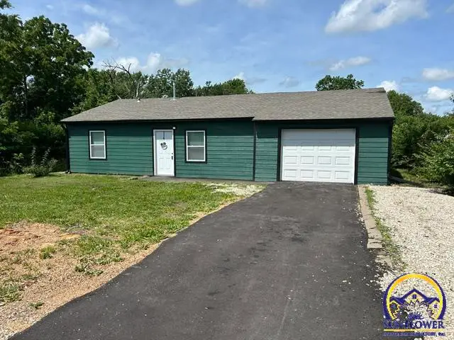 3125 SW Fillmore St, Topeka, KS 66611 - #1