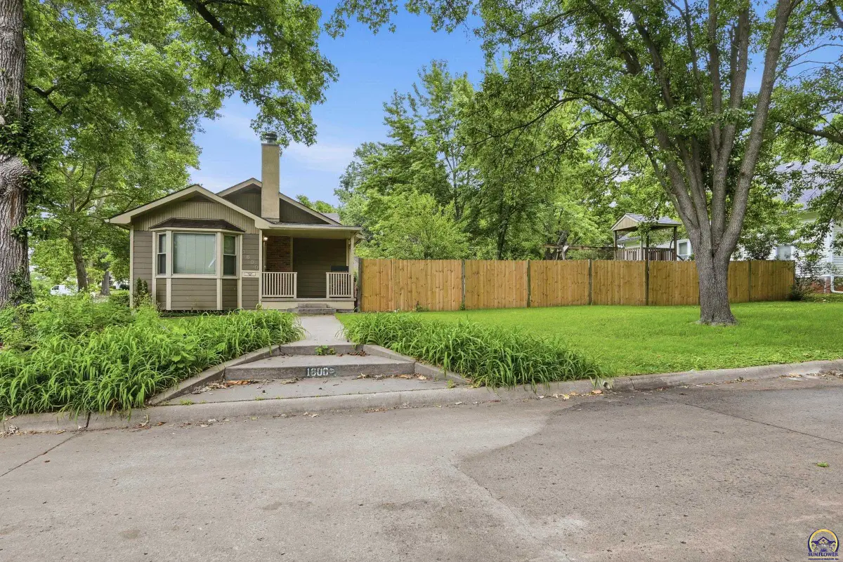 1600 SW Webster Ave, Topeka, KS 66604 - #1