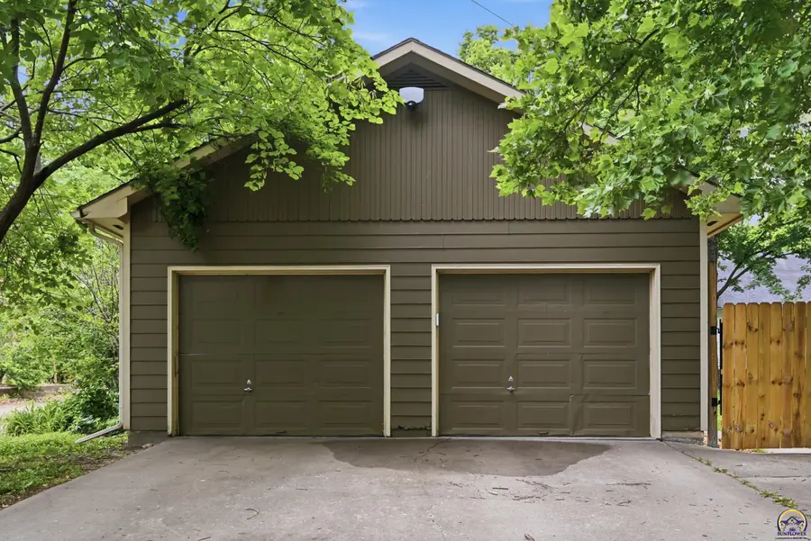 1600 SW Webster Ave, Topeka, KS 66604 - #2