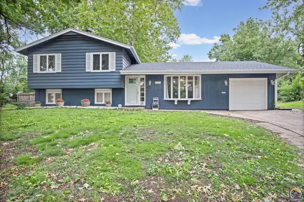 3010 SW Arnold Ct, Topeka, KS 66614