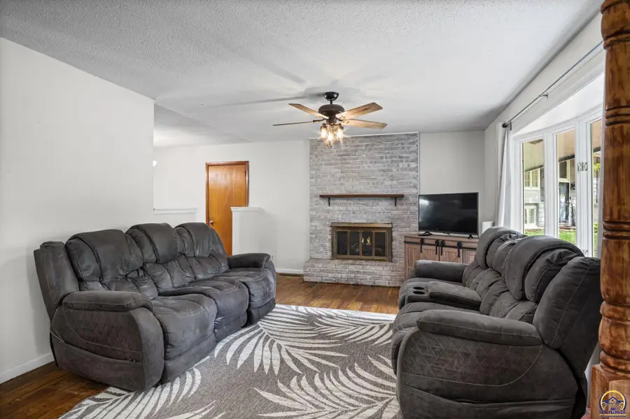 3010 SW Arnold Ct, Topeka, KS 66614 - #3