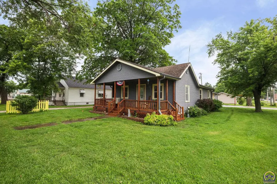 701 Lakin St, Osage City, KS 66523 - #3