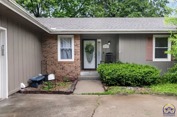 2921 SW Lincolnshire Rd, Topeka, KS 66614