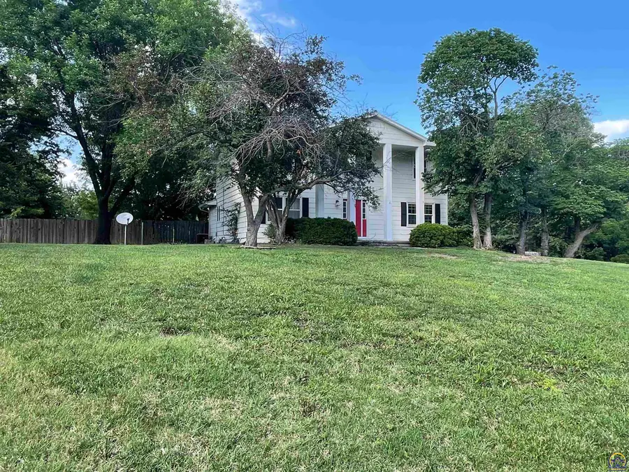2136 Morningside Dr, Emporia, KS 66801 - #2
