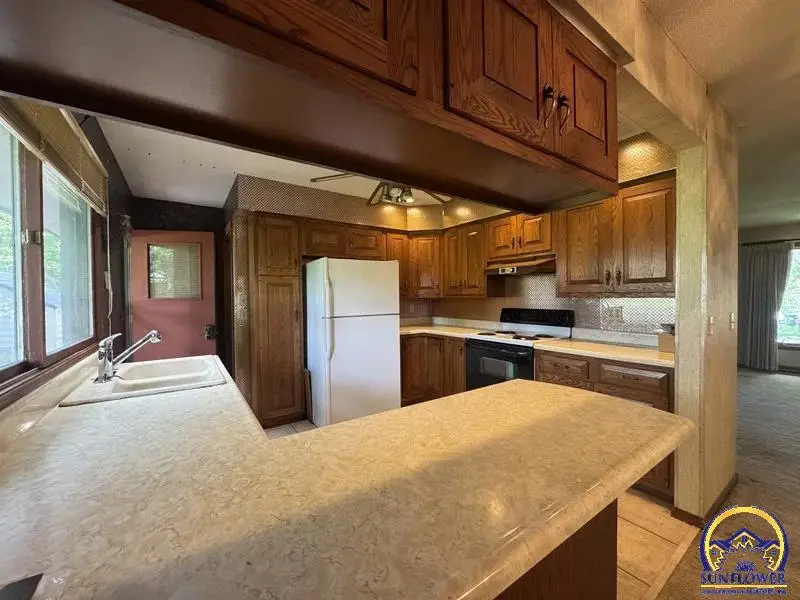 201 Pawnee Ave, Hiawatha, KS 66434 - #3