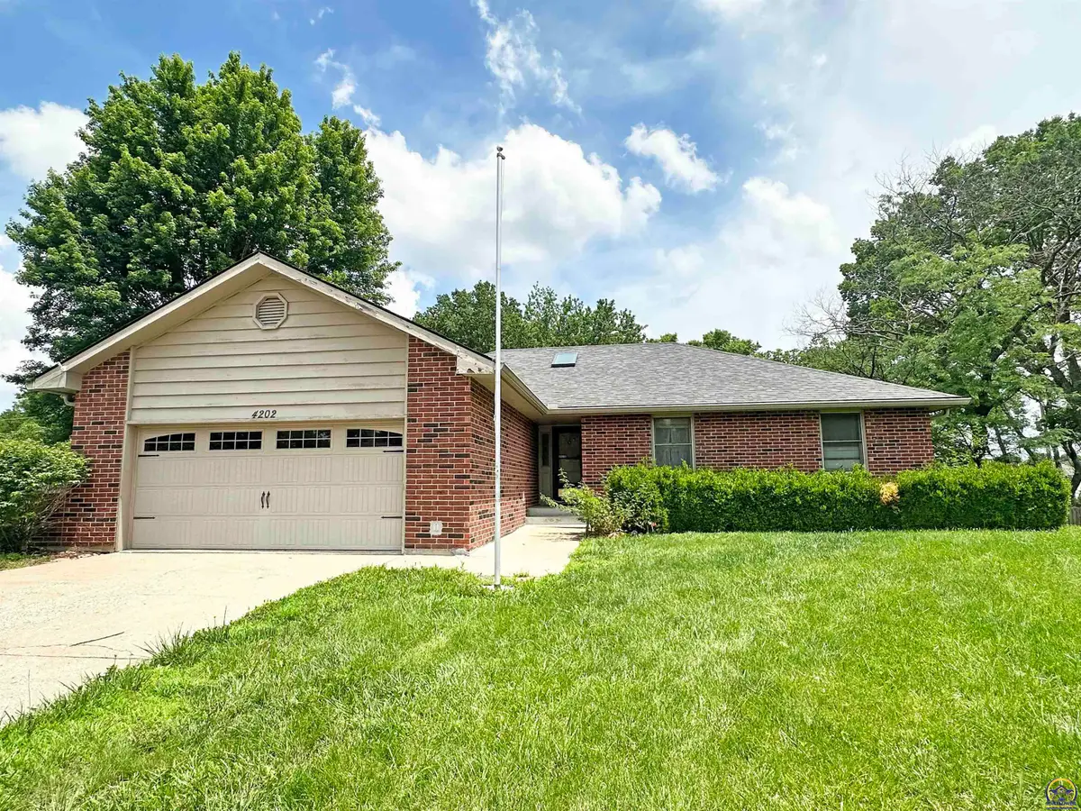 4202 SW Colly Creek Ct, Topeka, KS 66610 - #1