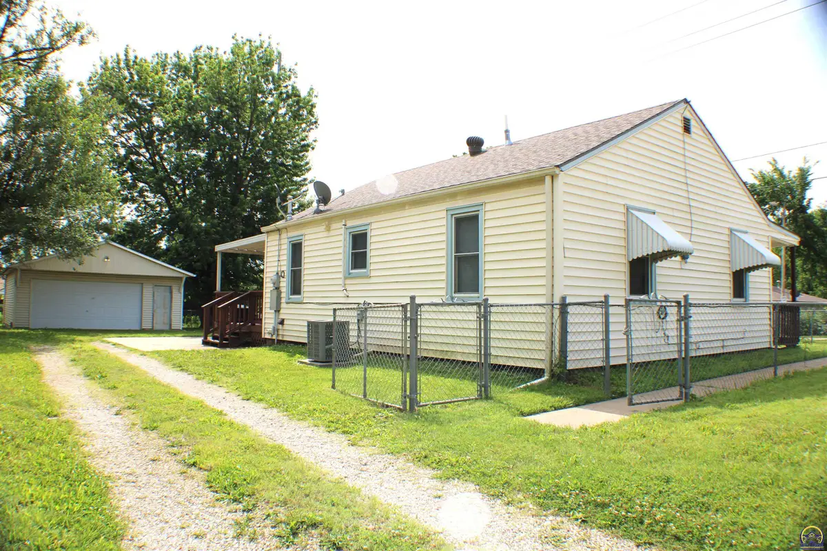 1014 SE 21st St, Topeka, KS 66607 - #1