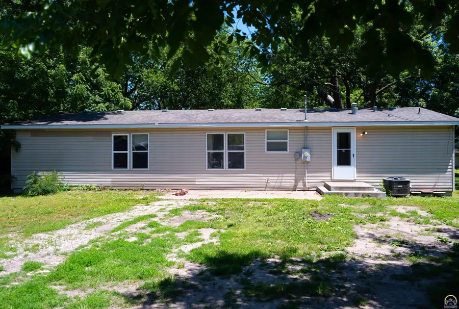 429 NE Grattan St, Topeka, KS 66616 - #2