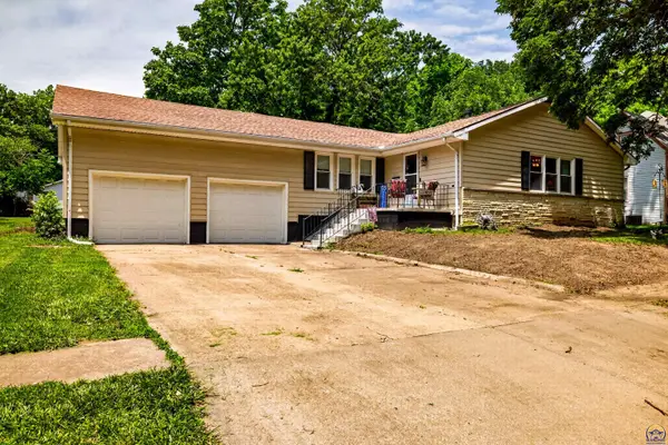 323 Lincoln Ave, Holton, KS 66436