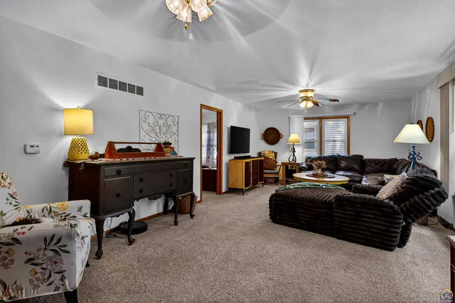 323 Lincoln Ave, Holton, KS 66436 - #3