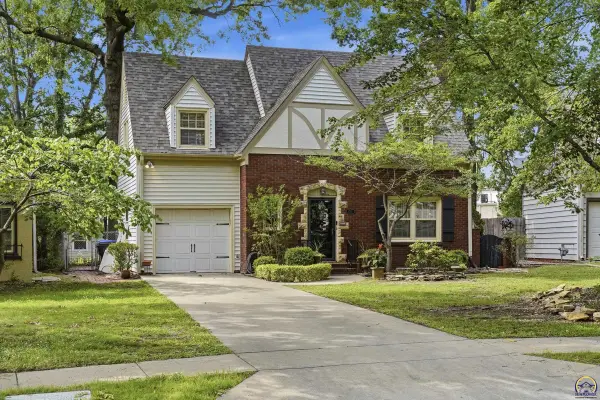 1265 SW Pembroke Ln, Topeka, KS 66604