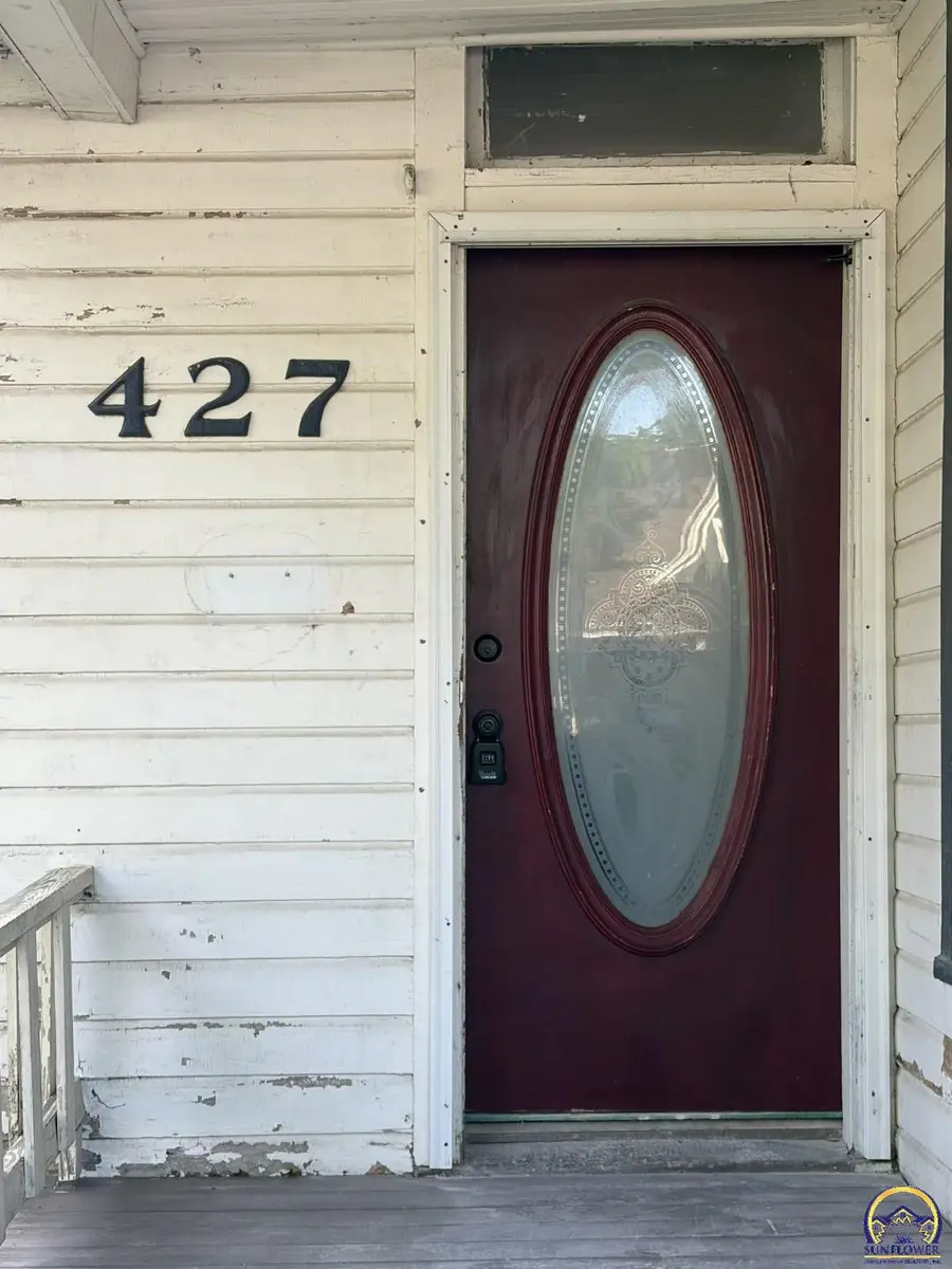 427 SW Jewell Ave, Topeka, KS 66606 - #2