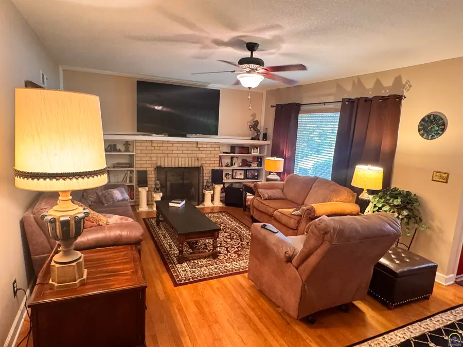 3206 SW 10th Ave, Topeka, KS 66604 - #3