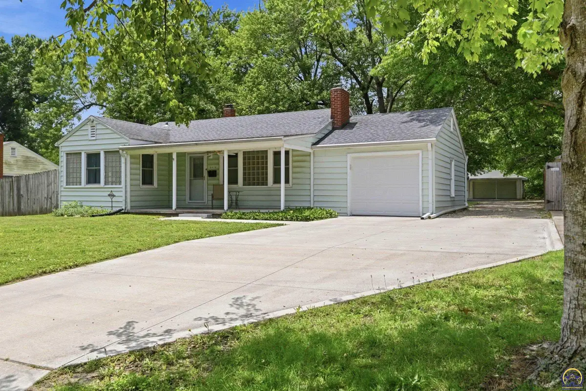 2319 SW Burnett Rd, Topeka, KS 66614 - #1