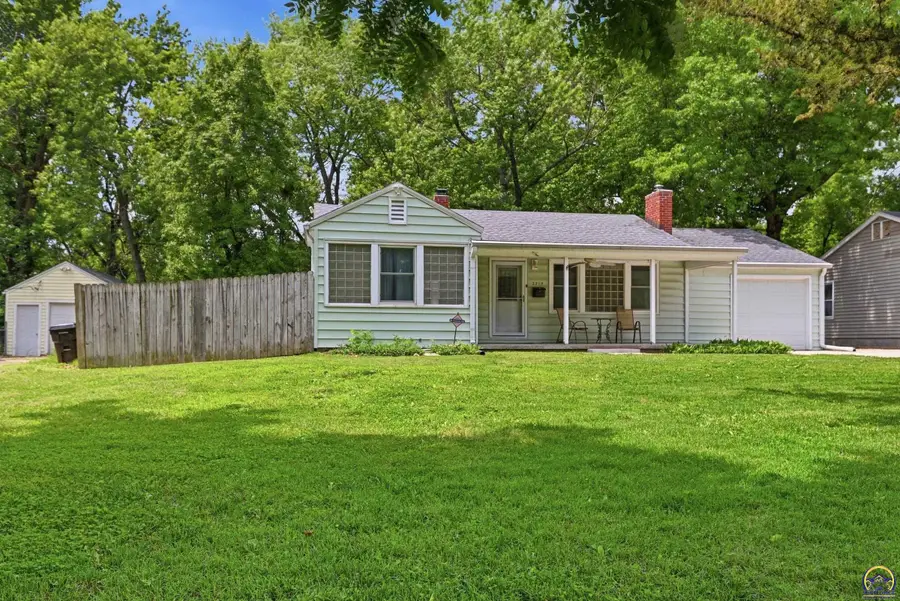 2319 SW Burnett Rd, Topeka, KS 66614 - #2