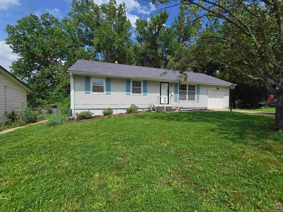 4004 SE Mercier St, Topeka, KS 66609 - #2