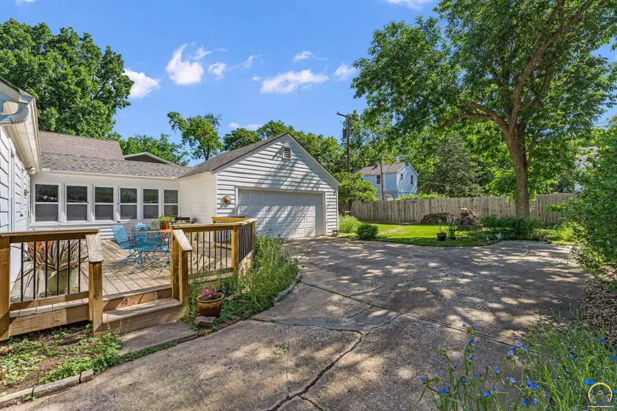 1512 SW Webster Ave, Topeka, KS 66604 - #3