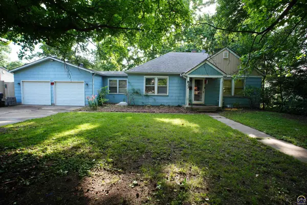 833 SW Macvicar Ave, Topeka, KS 66606
