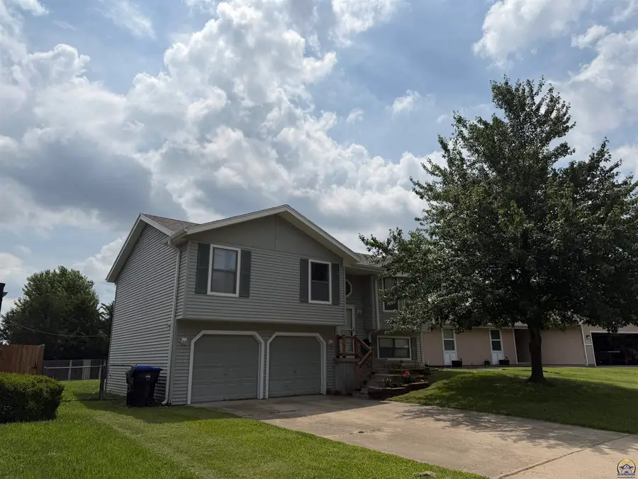 2514 SW Maxfield Rd, Topeka, KS 66614 - #2