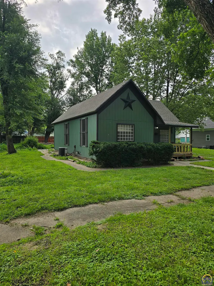 1108 NE Oakland Ave, Topeka, KS 66616 - #2