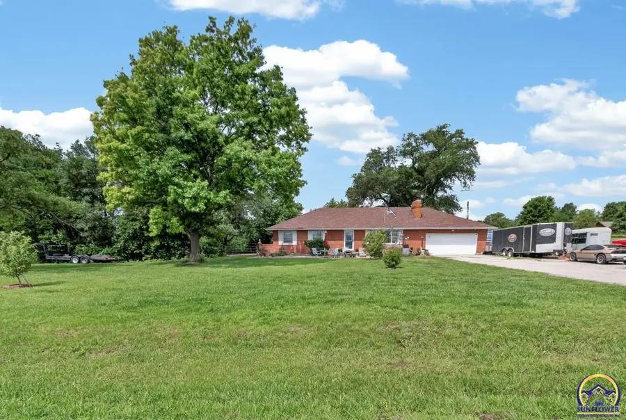 4945 NW Rochester Rd, Topeka, KS 66617 - #2