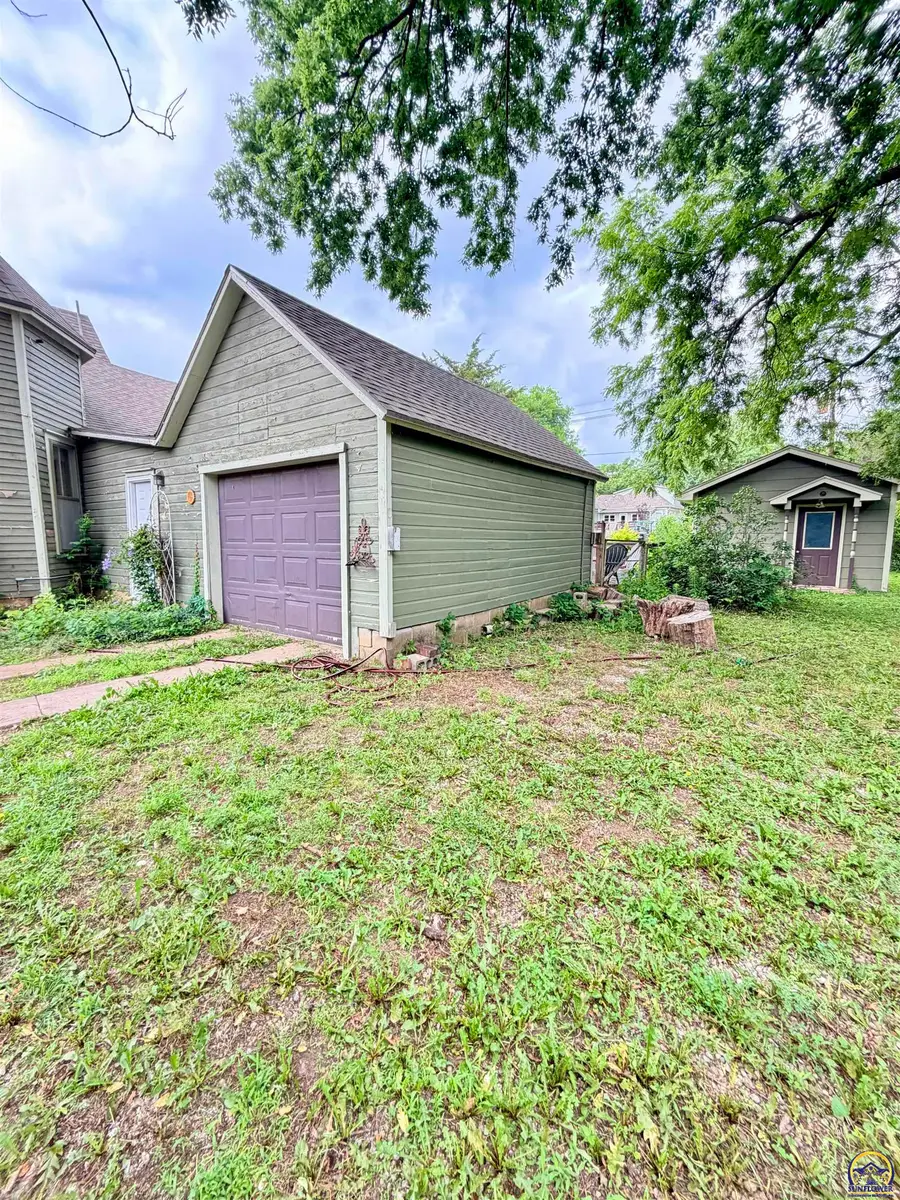 712 Hockaday St, Council Grove, KS 66846 - #3
