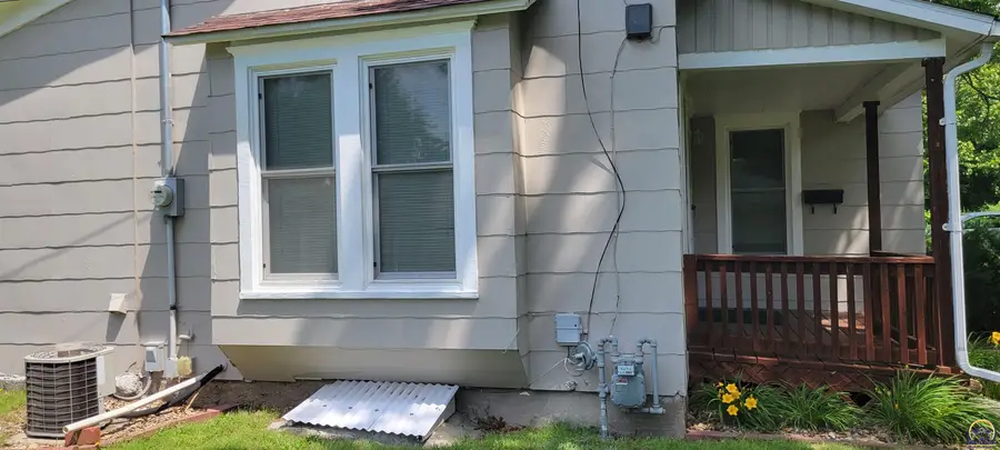 1933 SW High Ave, Topeka, KS 66604 - #3