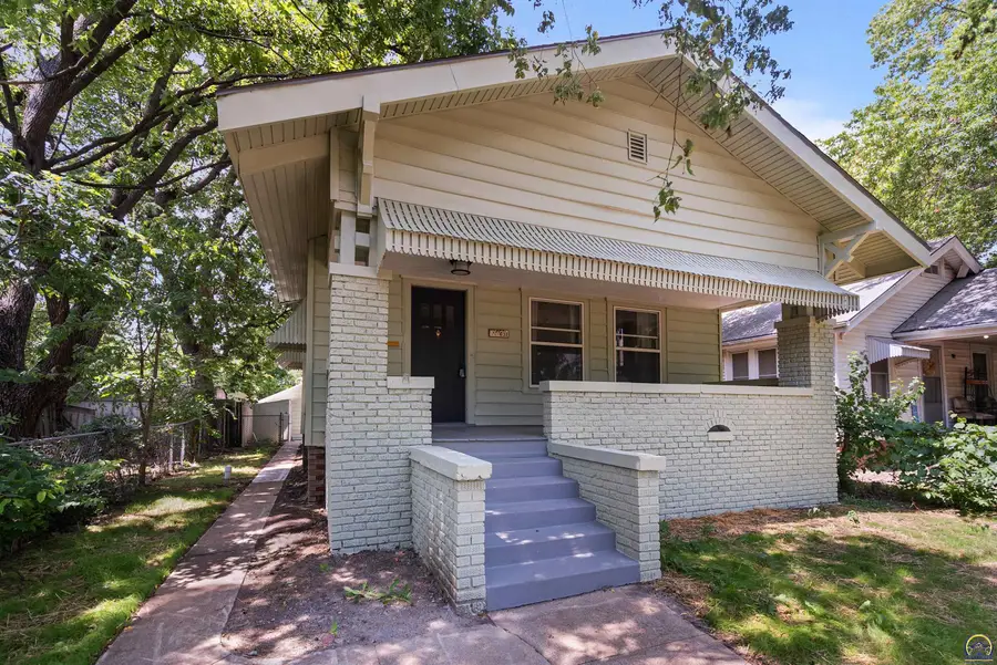 631 SW Lindenwood Ave, Topeka, KS 66606 - #2