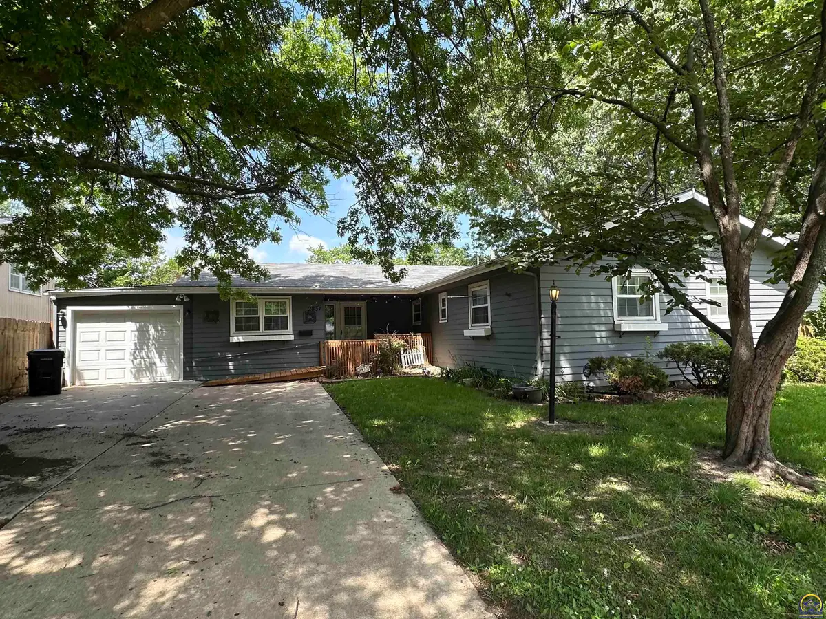 2837 SW Mcalister Ave, Topeka, KS 66614 - #1