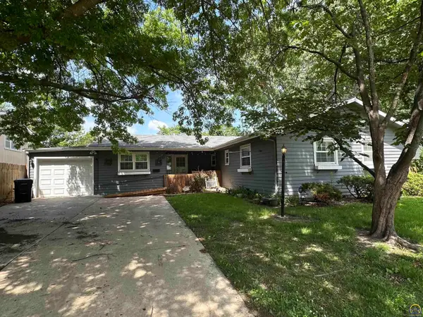 2837 SW Mcalister Ave, Topeka, KS 66614