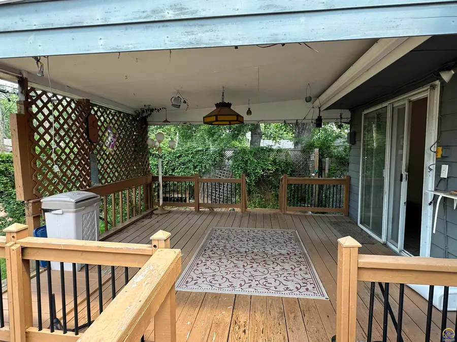 2837 SW Mcalister Ave, Topeka, KS 66614 - #2