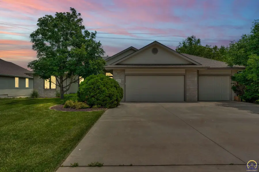 2518 SW Berkshire Dr, Topeka, KS 66614 - #2