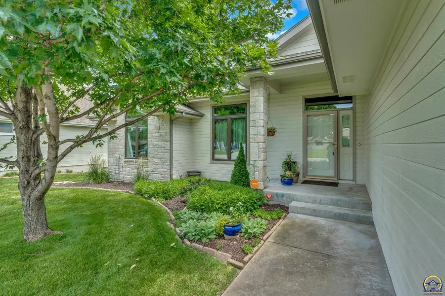 2518 SW Berkshire Dr, Topeka, KS 66614 - #3
