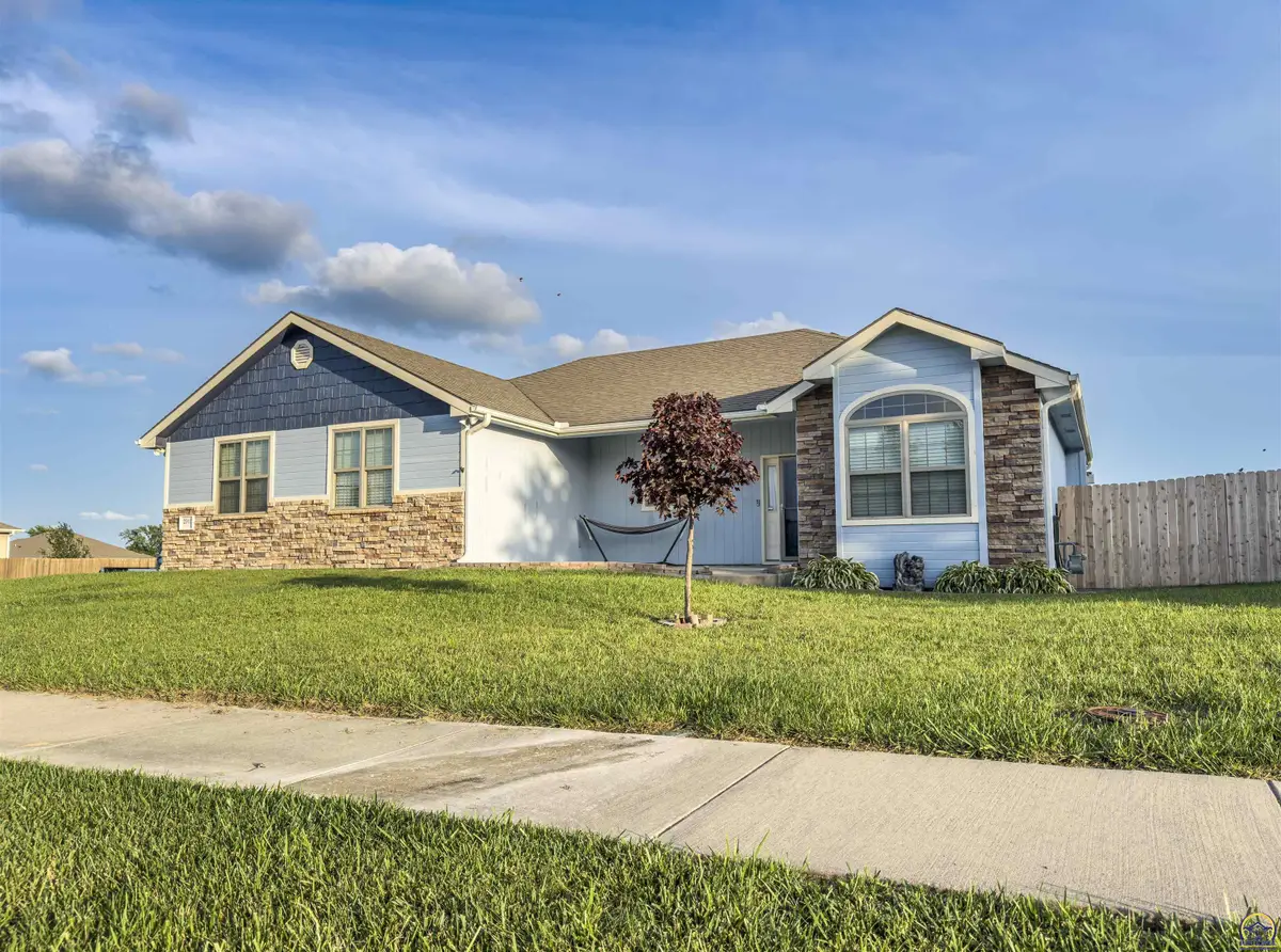 2911 SW Whitney Ave, Topeka, KS 66614 - #1