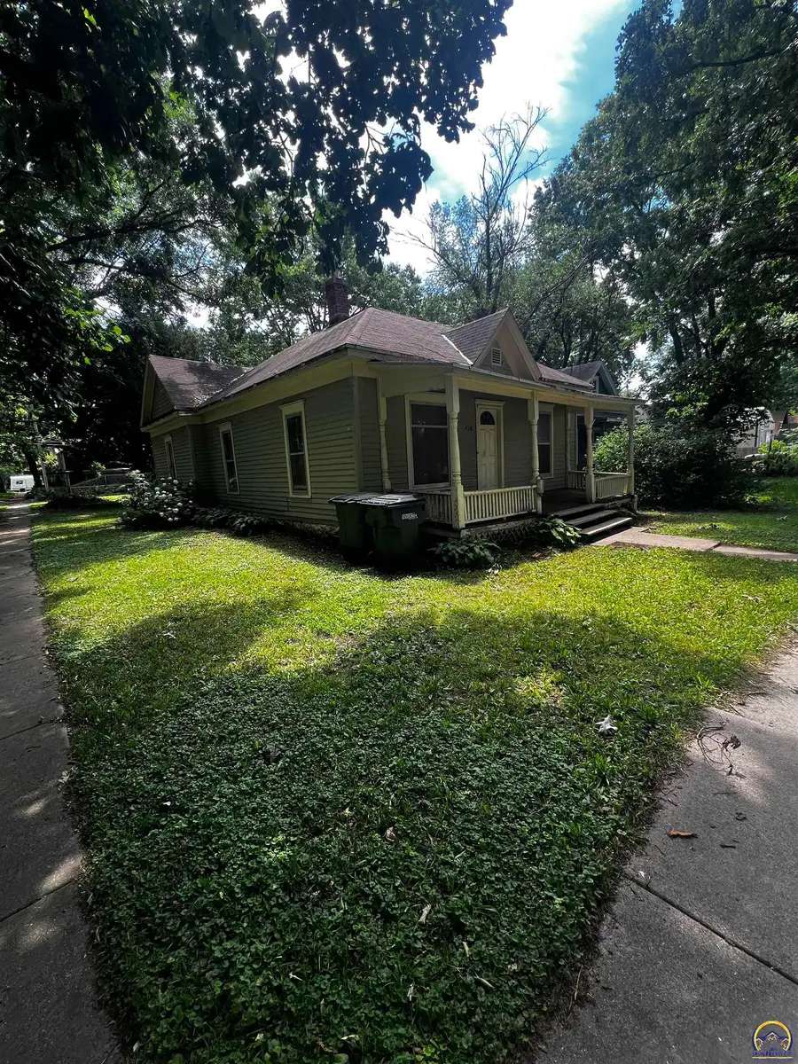 428 Cottonwood St, Emporia, KS 66801 - #2