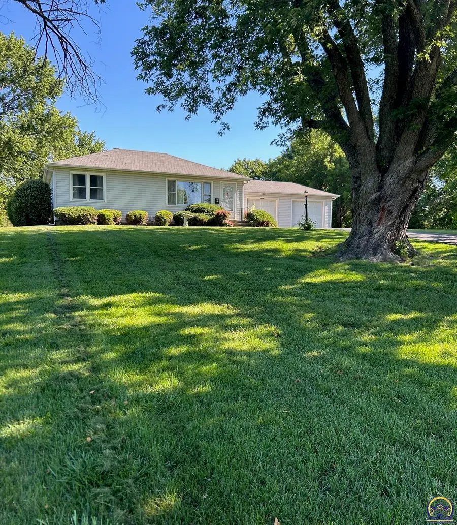 2224 SE 37th St, Topeka, KS 66605 - #2