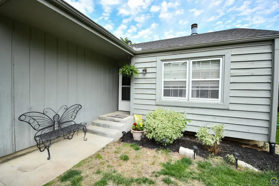 3610 SW Eveningside Dr, Topeka, KS 66614 - #2