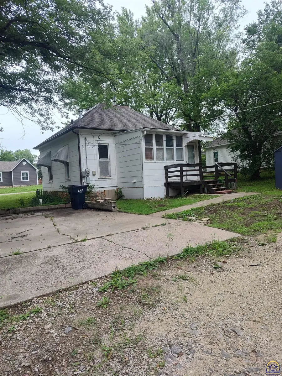 627 W 3rd St., Holton, KS 66436 - #2