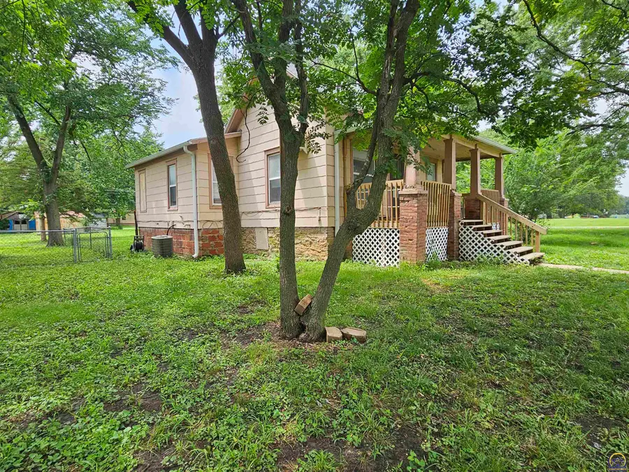419 N 5th St, Madison, KS 66860 - #3