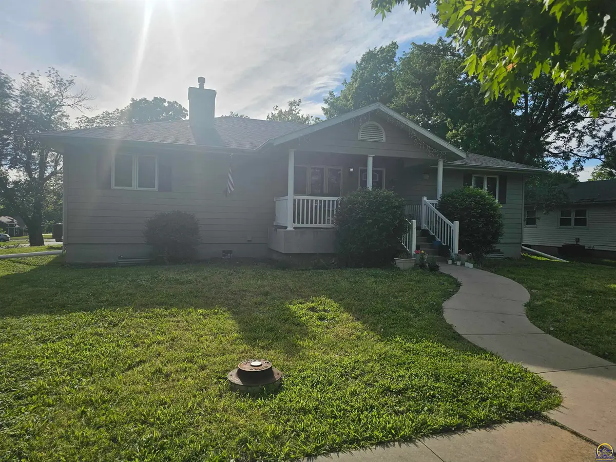 506 Washington St, Lyndon, KS 66451 - #1